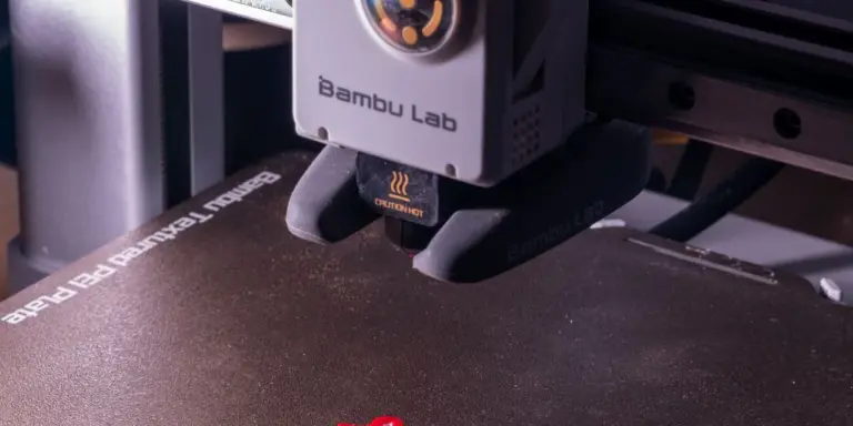 Bambu Lab P1S: der langsamste hier — und der meistbewertete druckkopf ueber pei platte